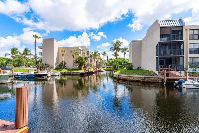 17 ROYAL PALM Way 105, Boca Raton, FL 33432