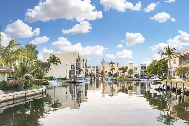 17 ROYAL PALM Way 105, Boca Raton, FL 33432