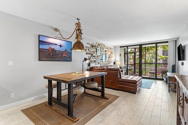 17 ROYAL PALM Way 105, Boca Raton, FL 33432