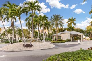 17 ROYAL PALM Way 105, Boca Raton, FL 33432