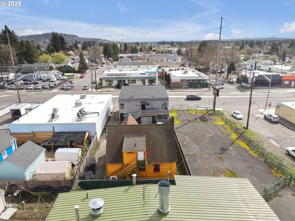 8325 Se DIVISION St, Portland, OR 97266