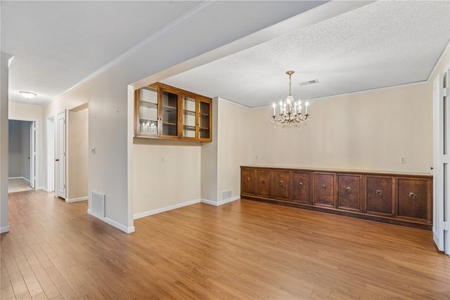 100 Thompson Drive SE 120, Cedar Rapids, IA 52403