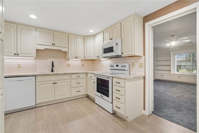 100 Thompson Drive SE 120, Cedar Rapids, IA 52403