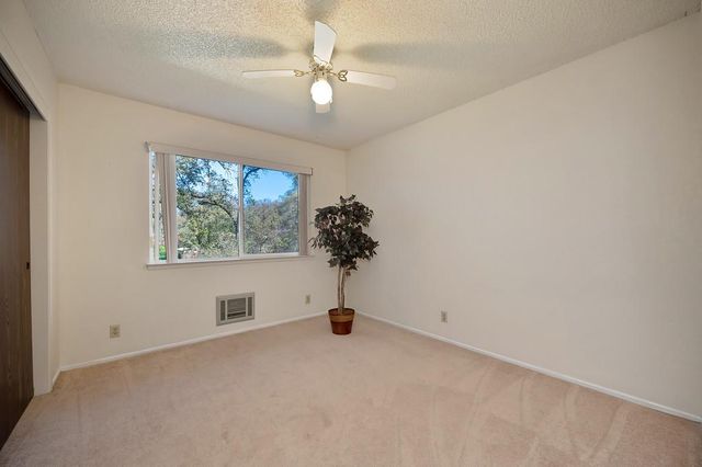 13765 Wright Rd, Auburn, CA 95602