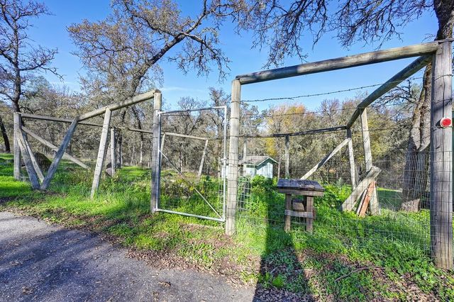 13765 Wright Rd, Auburn, CA 95602