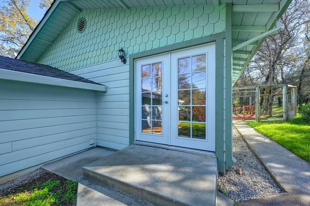 13765 Wright Rd, Auburn, CA 95602