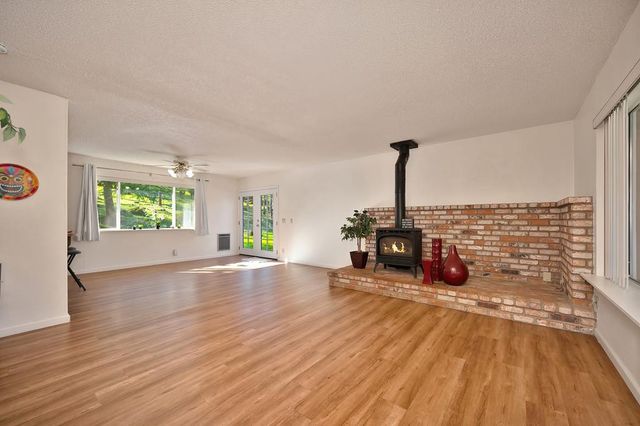 13765 Wright Rd, Auburn, CA 95602