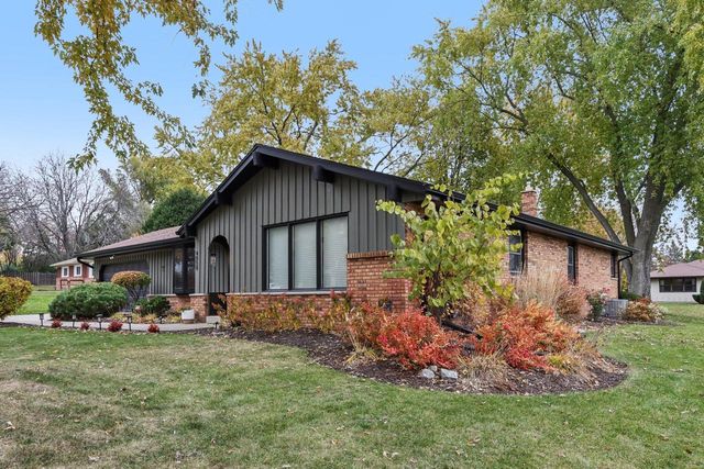 4050 S Shady Lane COURT, Greenfield, WI 53228