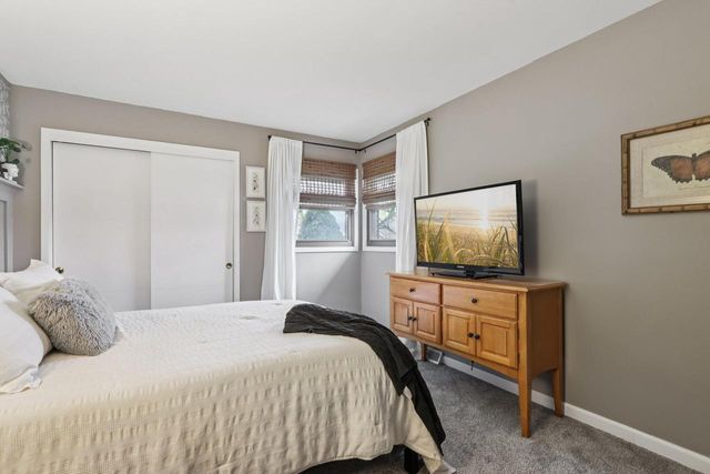 4050 S Shady Lane COURT, Greenfield, WI 53228