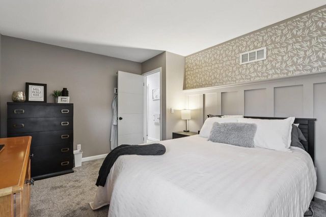 4050 S Shady Lane COURT, Greenfield, WI 53228