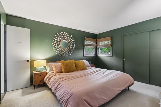 4050 S Shady Lane COURT, Greenfield, WI 53228