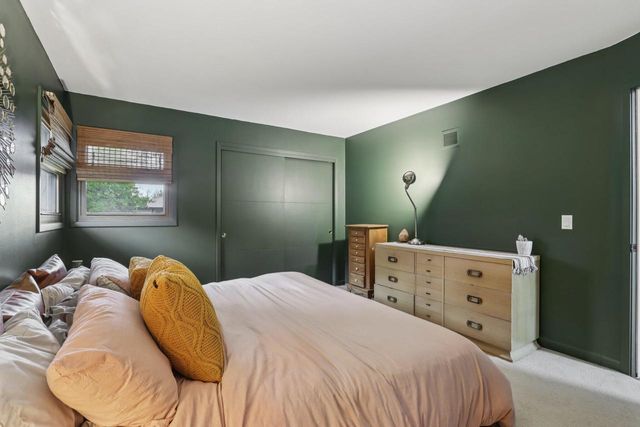 4050 S Shady Lane COURT, Greenfield, WI 53228