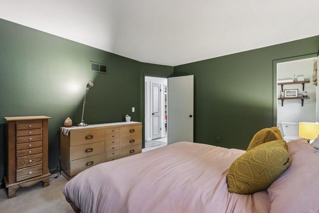 4050 S Shady Lane COURT, Greenfield, WI 53228