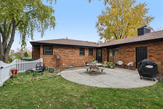 4050 S Shady Lane COURT, Greenfield, WI 53228