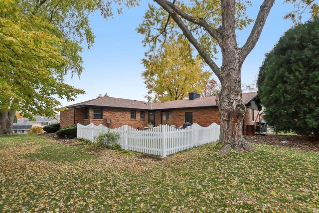 4050 S Shady Lane COURT, Greenfield, WI 53228