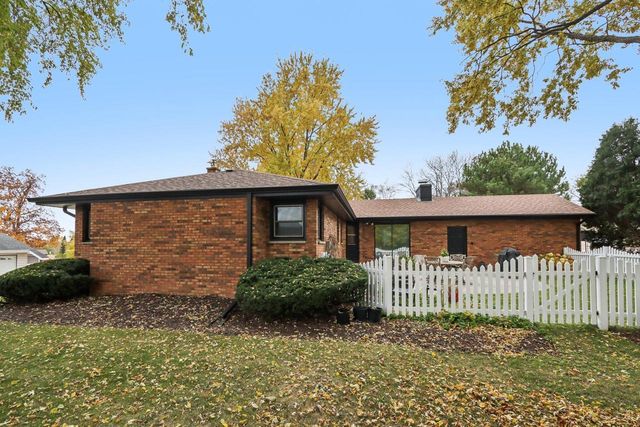 4050 S Shady Lane COURT, Greenfield, WI 53228