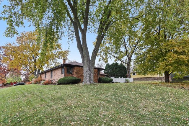 4050 S Shady Lane COURT, Greenfield, WI 53228
