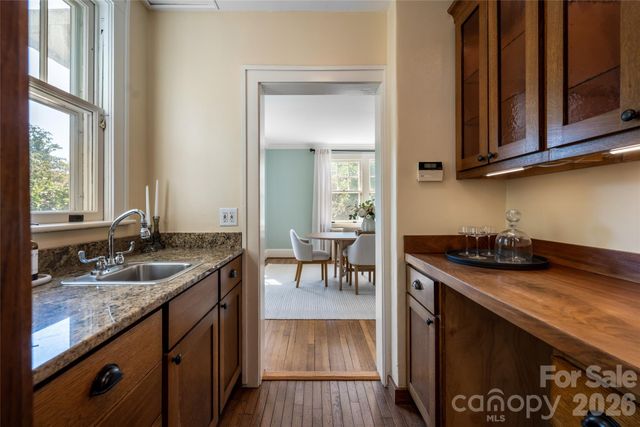35 Elias Place, Asheville, NC 28804