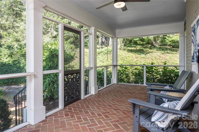 35 Elias Place, Asheville, NC 28804