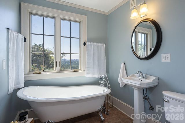 35 Elias Place, Asheville, NC 28804