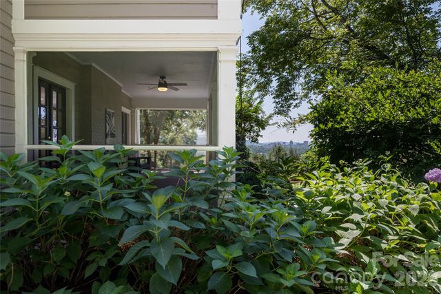 35 Elias Place, Asheville, NC 28804
