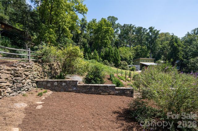 35 Elias Place, Asheville, NC 28804