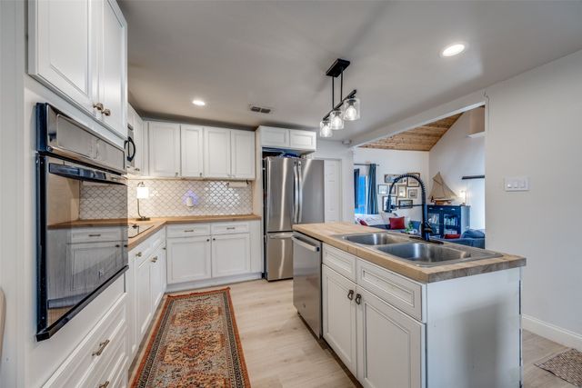 1322 Sears Street W, Denison, TX 75020