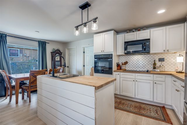 1322 Sears Street W, Denison, TX 75020