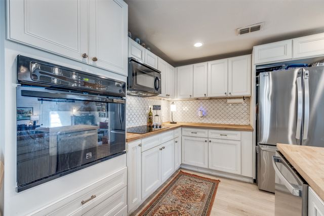 1322 Sears Street W, Denison, TX 75020