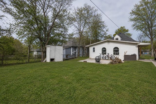 1322 Sears Street W, Denison, TX 75020
