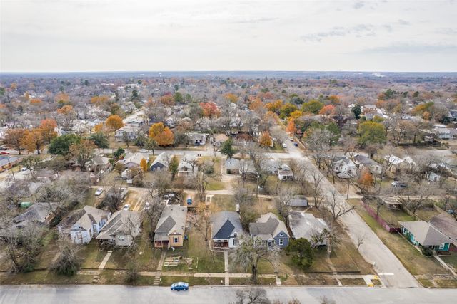1322 Sears Street W, Denison, TX 75020