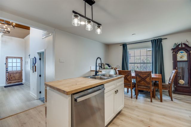 1322 Sears Street W, Denison, TX 75020