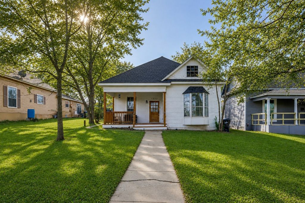 1322 Sears Street W, Denison, TX 75020