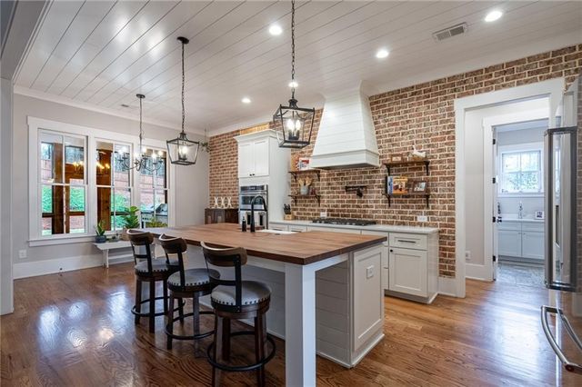 1009 Davenport Circle, Powder Springs, GA 30127