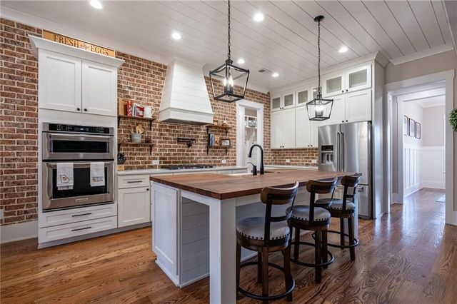 1009 Davenport Circle, Powder Springs, GA 30127