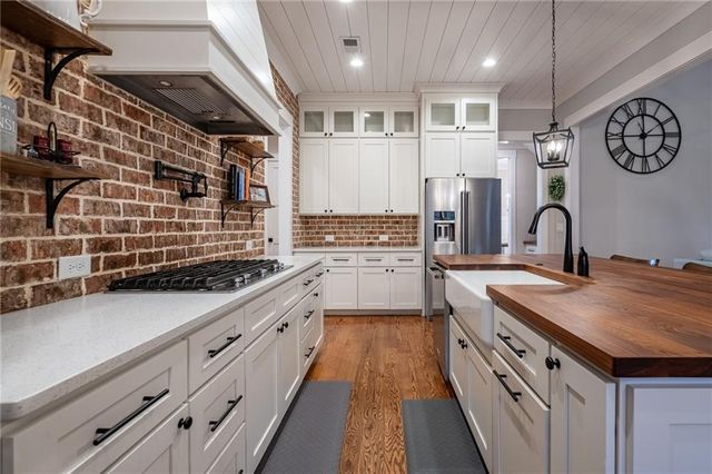 1009 Davenport Circle, Powder Springs, GA 30127