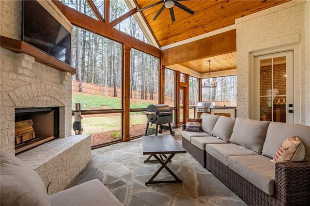 1009 Davenport Circle, Powder Springs, GA 30127