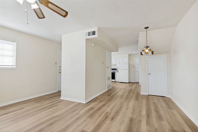300 College Street E, Arlington, TX 76010