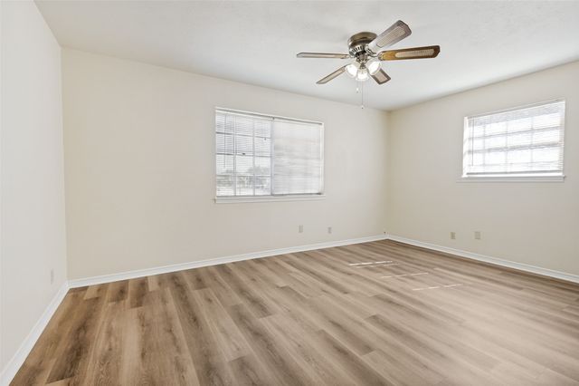 300 College Street E, Arlington, TX 76010