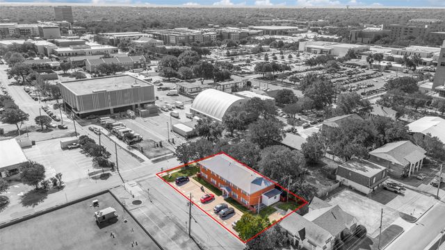 300 College Street E, Arlington, TX 76010