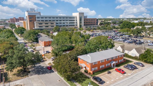 300 College Street E, Arlington, TX 76010
