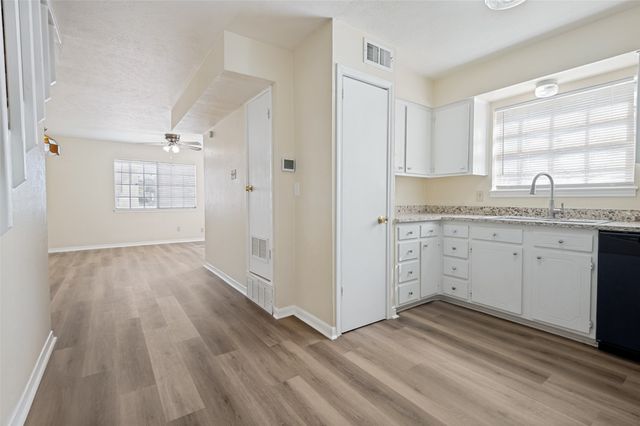 300 College Street E, Arlington, TX 76010