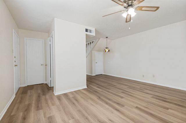 300 College Street E, Arlington, TX 76010