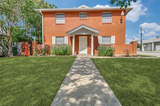 300 College Street E, Arlington, TX 76010