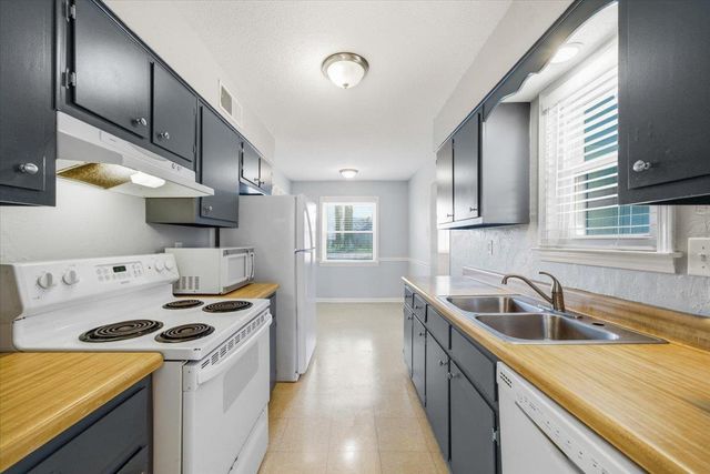 3262 W EARHART DR, Bartlett, TN 38134