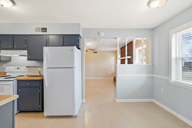 3262 W EARHART DR, Bartlett, TN 38134