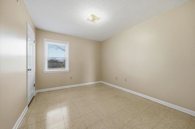 3262 W EARHART DR, Bartlett, TN 38134