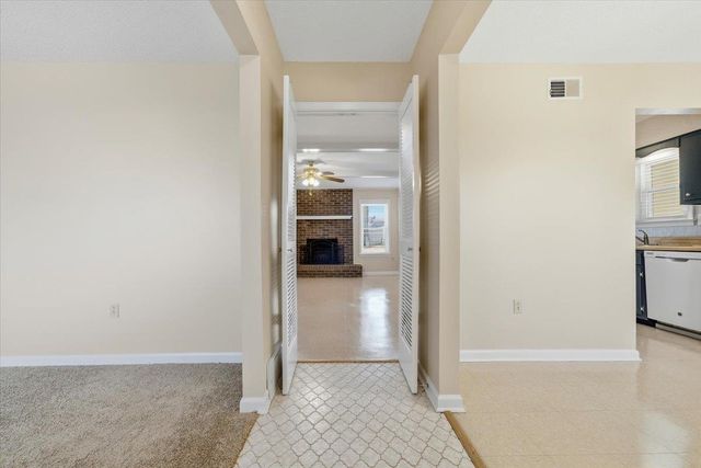 3262 W EARHART DR, Bartlett, TN 38134