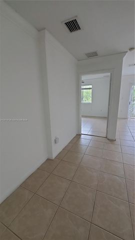 8804 NW 109th Pl 402, Doral, FL 33178
