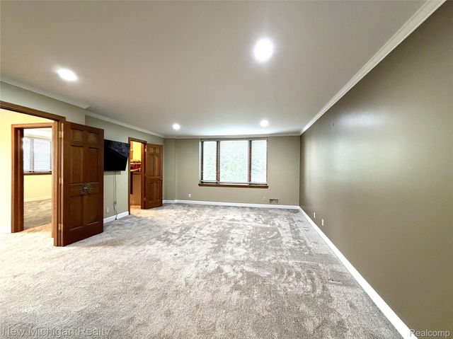 43000 12 Oaks Crescent Drive 2033, Novi, MI 48377